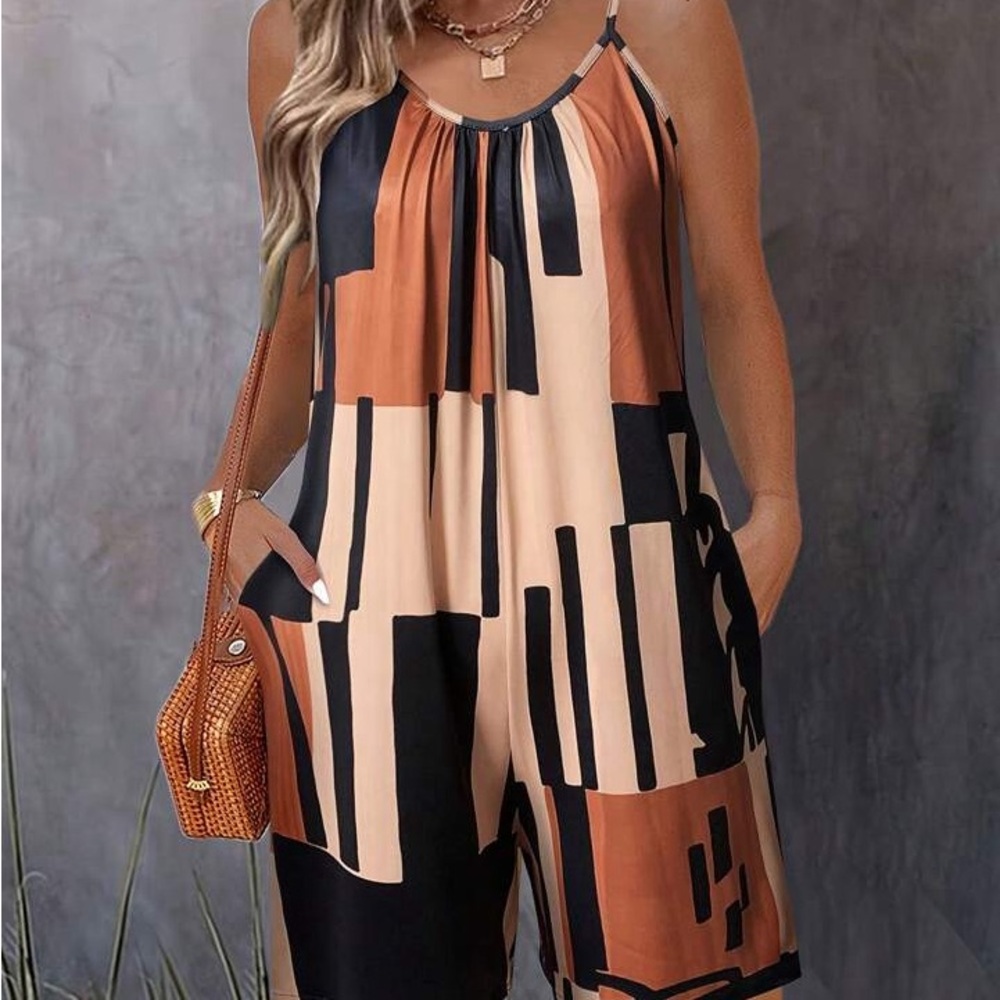 Stylish Geometric Jumpsuit in Black and Tan